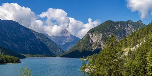 Plansee and Ammergau Alps, behind it the Thaneller, 2143m, Lechtal Alps, Tyrol, Austria, Europe