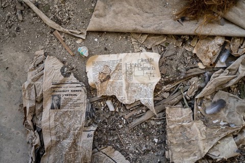 Remains of an old Kyrgyz newspaper from 1924 and an instruction manual with circuit diagram in