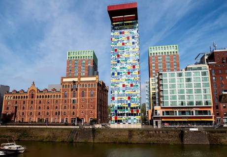 Mitte high-rise building Colorium by architect William Allen Alsop, Duesseldorf Media Harbour,