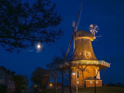 The Green Mill, one of Greetsiel's twin mills, at full moon, Greetsiel, Krummhoern, East Frisia,