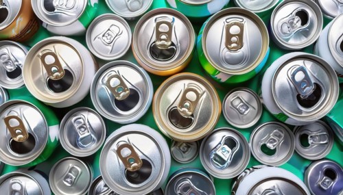 Symbol photo, rubbish, waste, many empty beverage cans in a pile, AI generated, AI generated