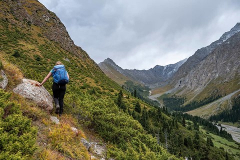 Hiker, Green Mountain Valley, Chong Kyzyl Suu Valley, Terskey Ala Too, Tien-Shan Mountains,
