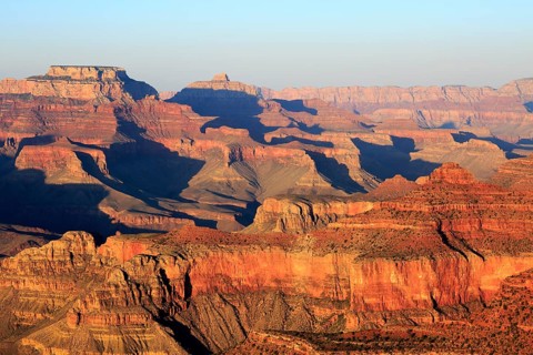 Early morning light colours the Grand Canyon in breathtaking shades of gold, Grand Canyon National