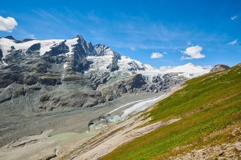 View from Franz Joseph Hoehe into the mountains (Grossglockner) with Pasterze on a sunny day at