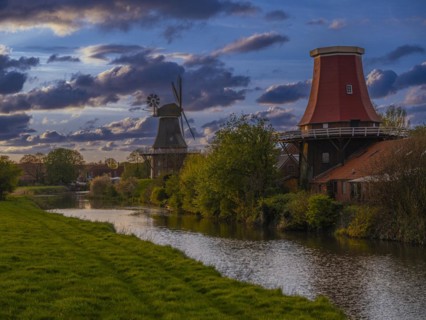 The twin mills at the old Greetsieler Sieltief at sunset, Greetsiel, Krummhoern, East Frisia, Lower