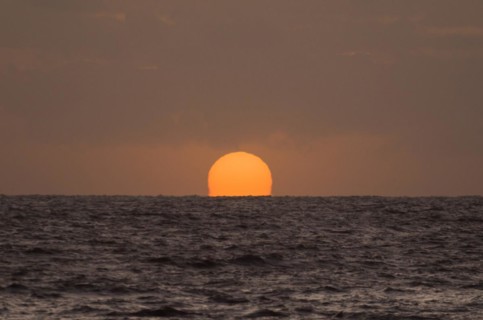 MONTEVIDEO, URUGUAY, Dezember 29, 2023: Beautiful sunset at Ramirez beach in Montevideo, Uruguay,