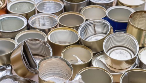 Symbol photo, waste, a large amount of empty open broken tinplate cans on a heap, AI generated, AI