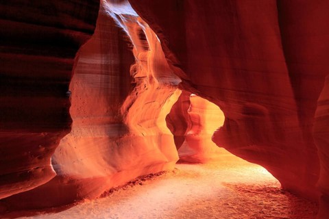 Curved rock tunnel of Antelope Canyon, illuminated by diffuse light from above, Upper Antelope
