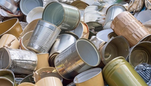 Symbol photo, waste, a large amount of empty open broken tinplate cans on a heap, AI generated, AI