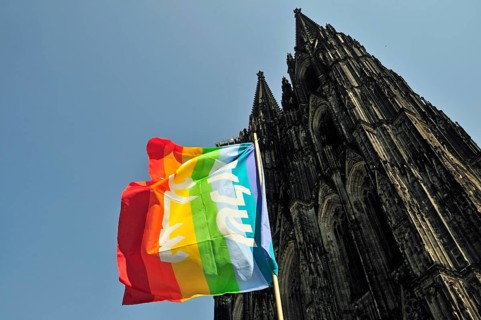 Peace flag and Cologne Cathedral, Cologne, North Rhine-Westphalia, Germany, Europe