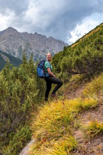Hiker, Green Mountain Valley, Chong Kyzyl Suu Valley, Terskey Ala Too, Tien-Shan Mountains,