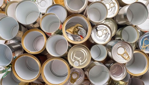 Symbol photo, waste, a large quantity of empty open tinplate cans on a heap, AI generated, AI