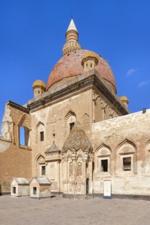 Ishak Pasha palace, Second courtyard with the tomb of the palace founder, Dogubayazit, Turkey, Asia