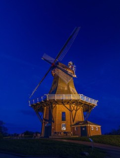 The Green Mill, one of Greetsiel's twin mills, at night, Greetsiel, Krummhoern, East Frisia, Lower