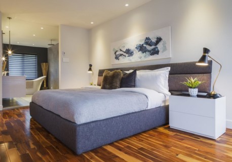 King size bed with grey fabric upholstered headboard and bed frame, white lacquered high-gloss with