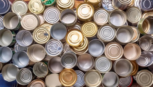 Symbol photo, waste, a large quantity of empty open tinplate cans on a heap, AI generated, AI