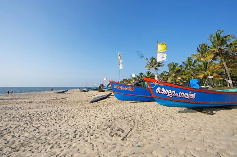 Colourful fishing boats on Marari Beach, Mararikulam, Alappuzha district, Kerala, India, Asia
