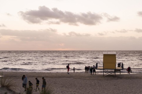 MONTEVIDEO, URUGUAY, Dezember 29, 2023: Beautiful sunset at Ramirez beach in Montevideo, Uruguay,