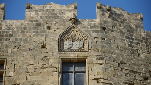 Castle house with coat of arms, Grand Master Antonio Fluvian de la Riviere, detailed view, St