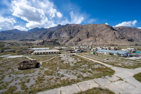 View of the village with abandoned and still inhabited houses, ghost town, Engilchek, Tian Shan,