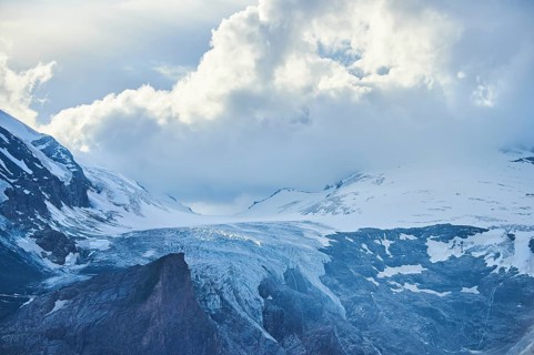 View from Franz Joseph Hoehe into the mountains (Grossglockner) with Pasterze at Hochalpenstrasse,