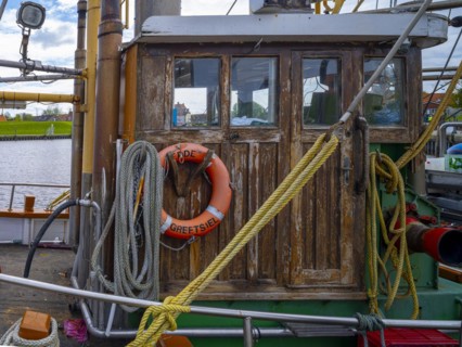 Detail of a fishing boat in Greetsiel harbour, Greetsiel, Krummhoern, East Frisia, Lower Saxony,