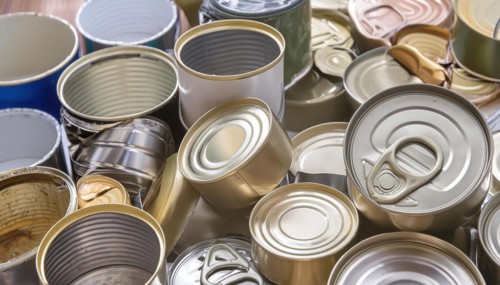 Symbol photo, waste, a large amount of empty open broken tinplate cans on a heap, AI generated, AI
