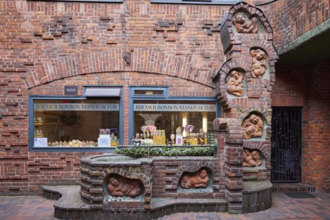 Fountain with seven faults by sculptor Bernhard Hoetger in the Handwerkshof on Boettcherstrasse in