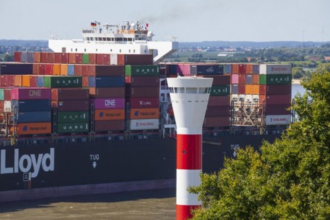 Container ship of the Hapag Lloyd shipping company and lighthouse on the Elbe, Blankenese district,