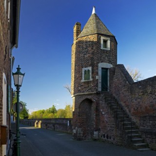 The town wall on Rheinstrasse with the Pfefferbuechse defence defence tower, Zons, Dormagen, Lower