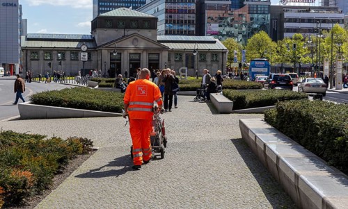 Employee of Berliner Stadtreinigung, Berlin, Germany, Europe