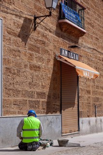 Construction workers with yellow safety waistcoats, Cadiz, Andalusia, Spain, Europe