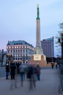 Freedom Monument, Mila holding three golden stars, behind it Radisson Hotel, Riga, Latvia, Europe