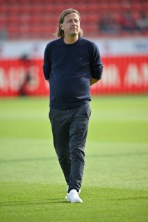 Coach Bo Henriksen 1. FSV Mainz 05 at the pitch inspection, Voith-Arena, Heidenheim,