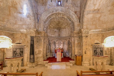 Syrian Orthodox Meyrien Ana Monastery and Church dedicated to the Virgin Mary, Central nave and