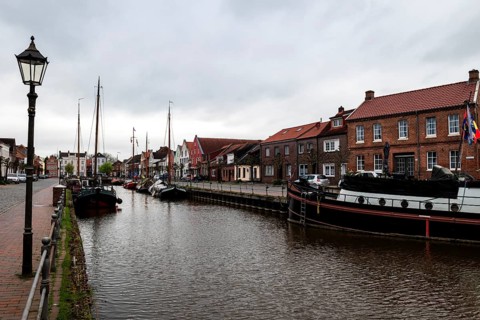 Row of houses on the north side, Old Oat in the small town of Weener, district of Leer,