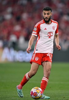 Noussair Mazraoui FC Bayern Munich FCB (40) Action on the ball Champions League, CL, Allianz Arena,