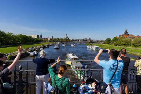 Every year on 1 May, the historic passenger steamers (PD) and the two saloon ships of the White
