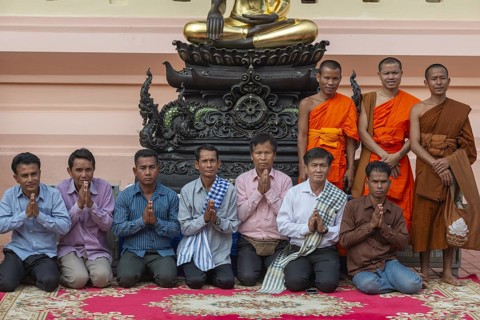 Monks and Laotians in front of a Buddha statue, Bhumispara-mudra, Buddha Gautama at the moment of