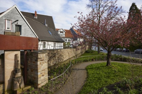 Barrier-free access to the town centre with the Steinhagentor gate, historic town fortifications