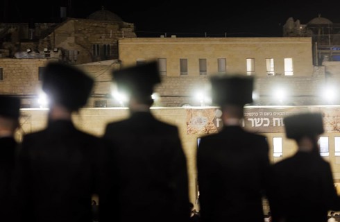 Jewish men with shtreimel in the Old City of Jerusalem at the Wailing Wall, Jerusalem, 23/04/2024