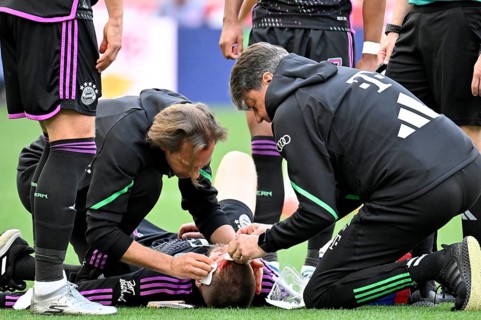 Eric Dier FC Bayern Munich FCB (15) injured, injury to the head, blood, laceration, head injury,
