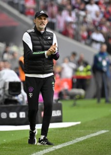 Coach Thomas Tuchel FC Bayern Munich FCB on the sidelines clapping his hands in encouragement,
