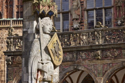 Head, sword and coat of arms of the Bremen Roland against the facade of the historic Bremen Town