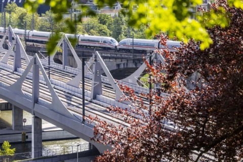 Neckar Bridge, a Stuttgart 21 project. The railway bridge crosses the Neckar in Bad Cannstatt. The
