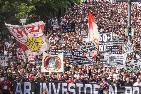 Protest march in front of the southern summit. Around 10, 000 VfB fans march to the stadium in