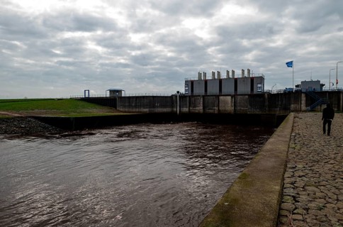 Lock gates of the Nieuwe Statenzijl lock seen from Dollartseite, municipality of Oldambt, Dollart,