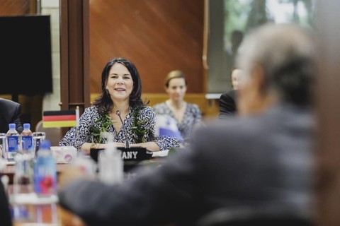 (L-R) Annalena Baerbock (Buendnis 90/Die Gruenen), Federal Foreign Minister, and Henry Puna,