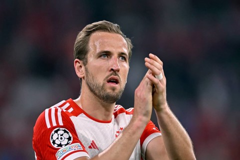 Harry Kane FC Bayern Munich FCB (09) thanks fans, gesture gesture, Champions League, CL, Allianz