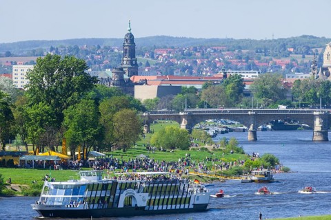 Every year on 1 May, the historic passenger steamers (PD) and the two saloon ships of the White